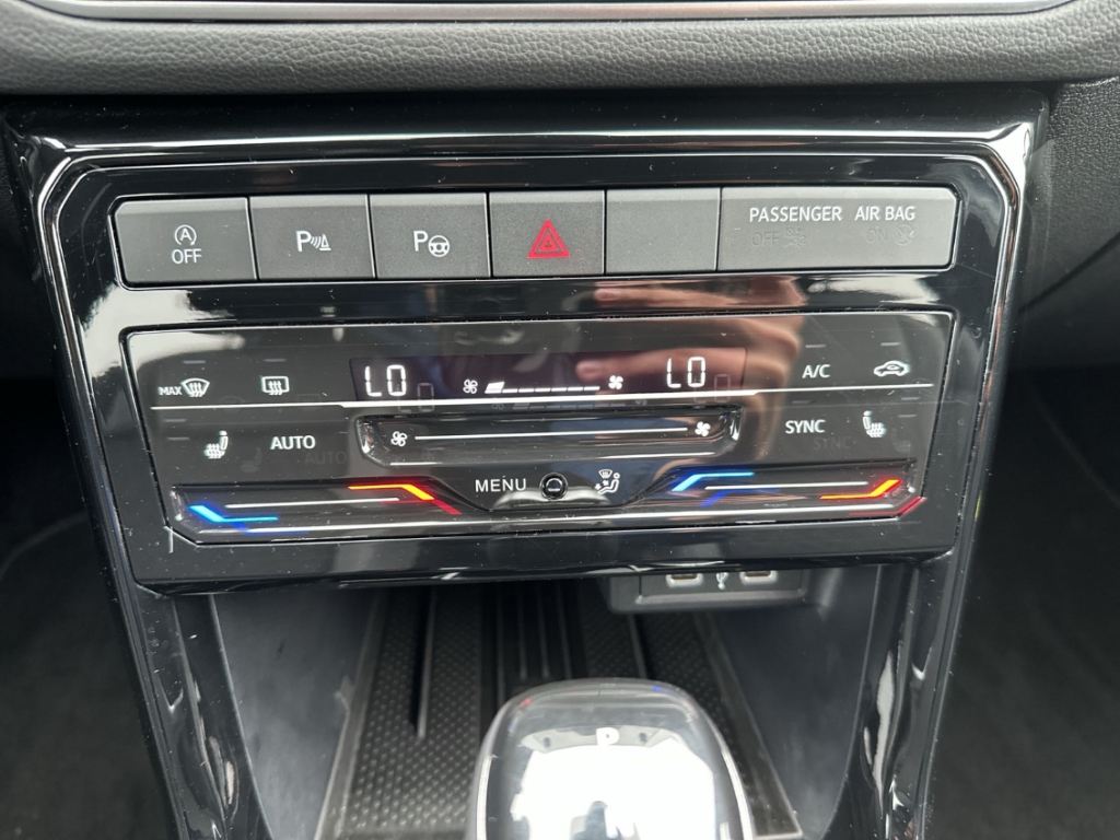 Fahrzeugabbildung Volkswagen T-Cross 1.0 TSI DSG Goal AHK LED NAVI PDC DigiCock FrontAss
