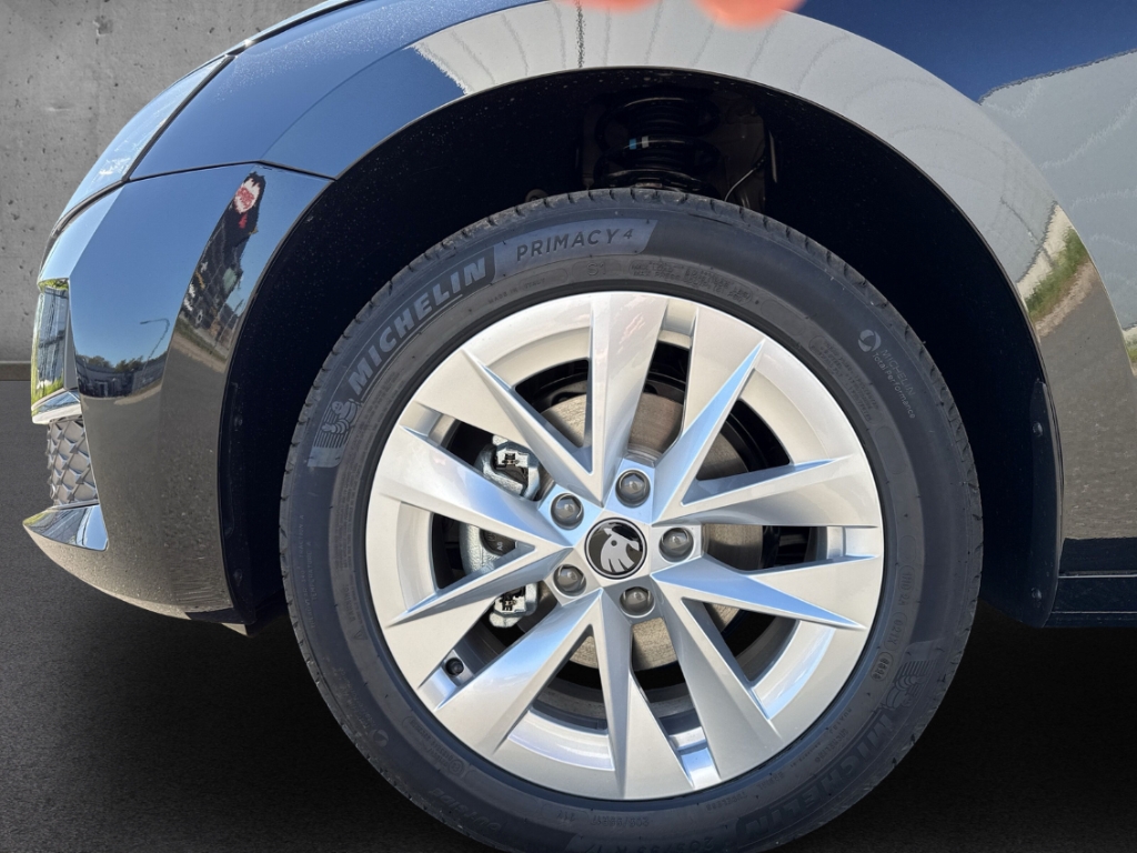 Fahrzeugabbildung SKODA Octavia Combi 2.0 TDI DSG SELECTION Navi AHK LM17