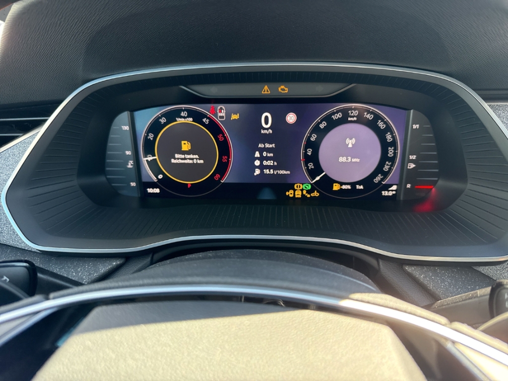 Fahrzeugabbildung SKODA Octavia Combi 2.0 TDI DSG SELECTION Navi AHK LM17