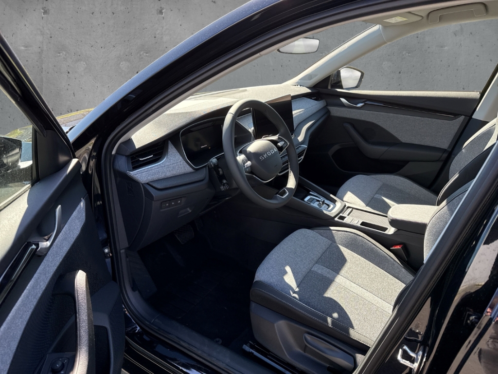 Fahrzeugabbildung SKODA Octavia Combi 2.0 TDI DSG SELECTION Navi AHK LM17