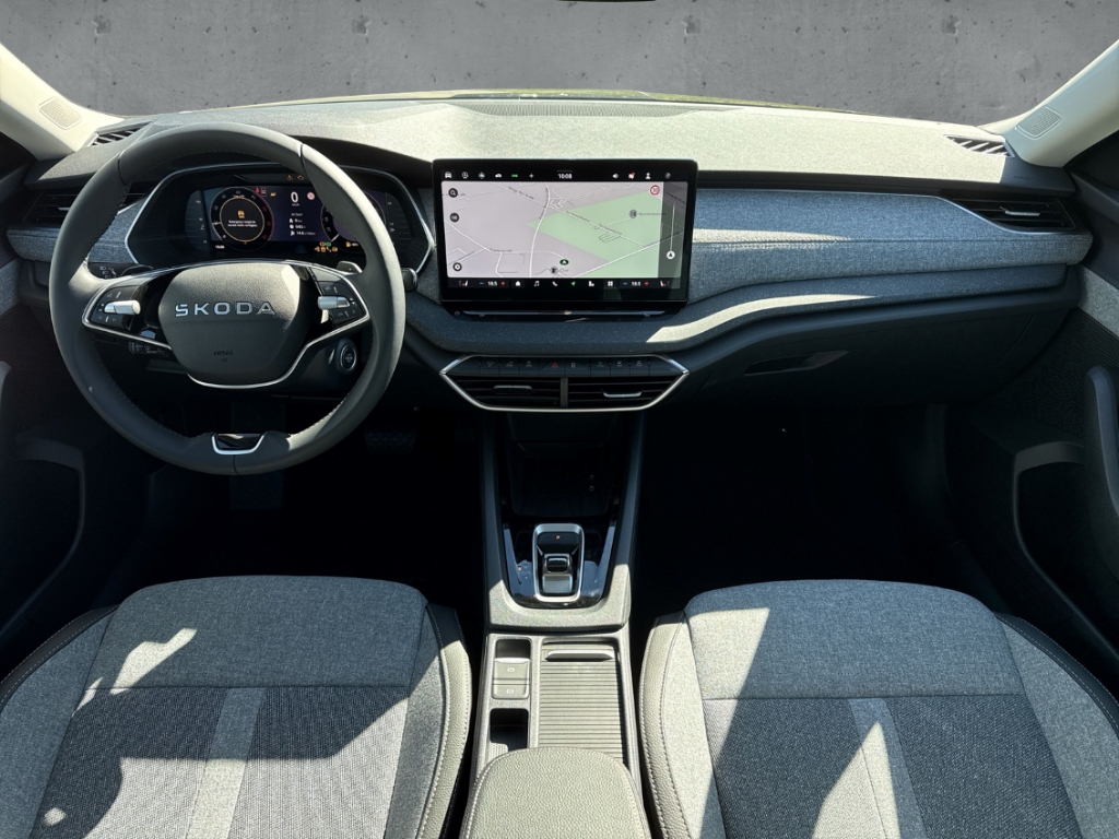 Fahrzeugabbildung SKODA Octavia Combi 2.0 TDI DSG SELECTION Navi AHK LM17