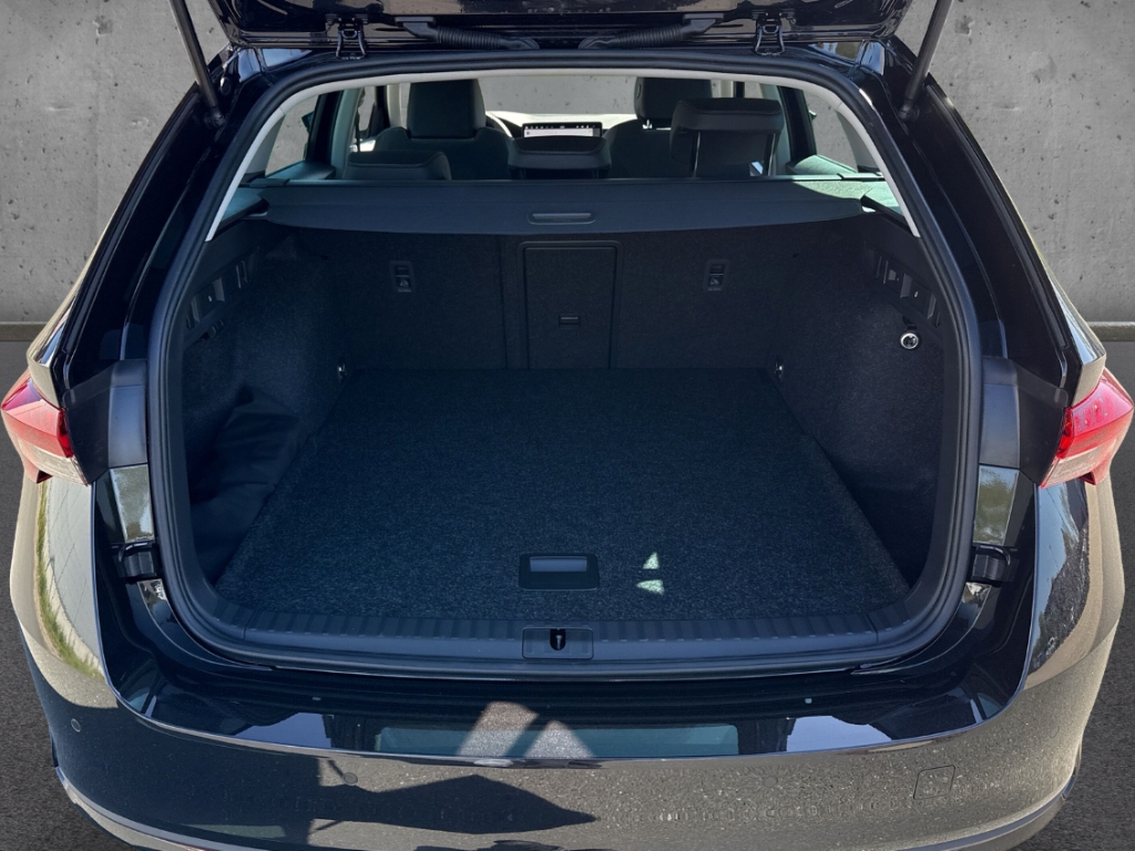 Fahrzeugabbildung SKODA Octavia Combi 2.0 TDI DSG SELECTION Navi AHK LM17