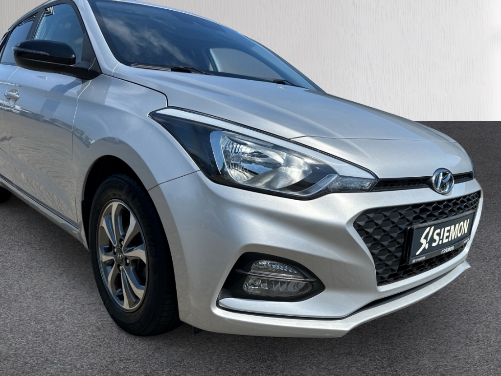 Fahrzeugabbildung Hyundai i20 Sitzheizung Bluetooth Start-Stop-Automatik