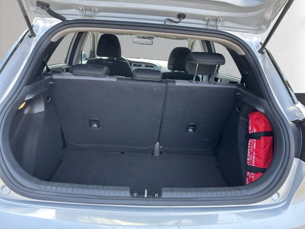 Fahrzeugabbildung Hyundai i20 Sitzheizung Bluetooth Start-Stop-Automatik