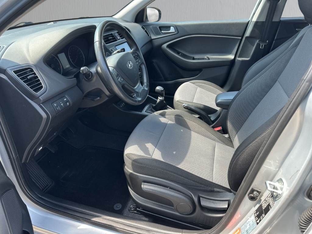Fahrzeugabbildung Hyundai i20 Sitzheizung Bluetooth Start-Stop-Automatik