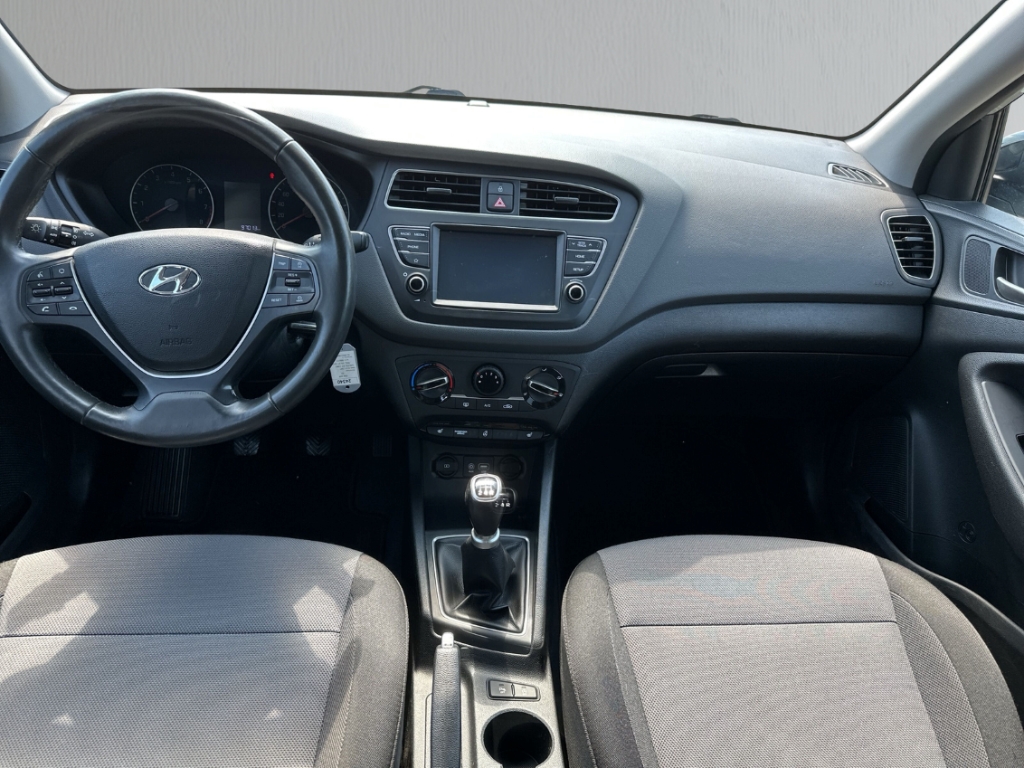 Fahrzeugabbildung Hyundai i20 Sitzheizung Bluetooth Start-Stop-Automatik