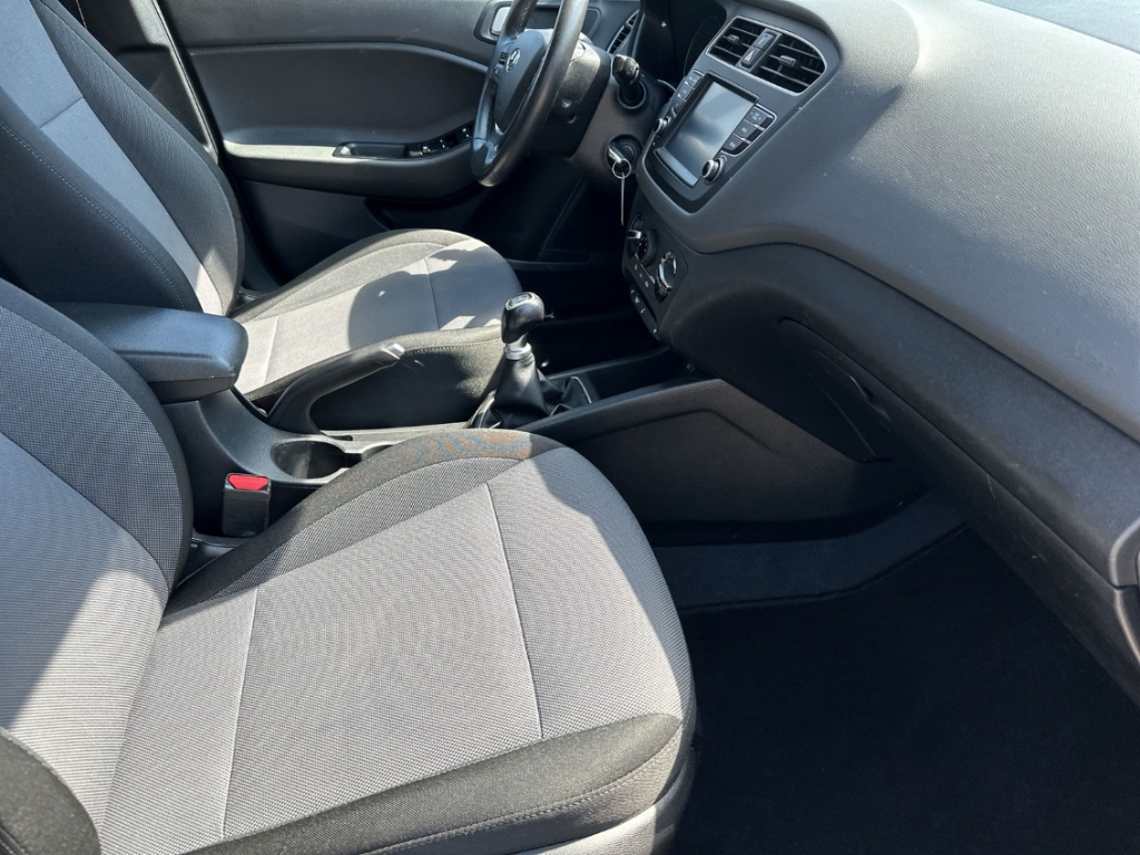 Fahrzeugabbildung Hyundai i20 Sitzheizung Bluetooth Start-Stop-Automatik