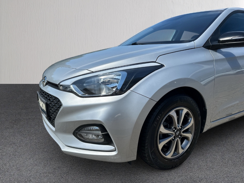 Fahrzeugabbildung Hyundai i20 Sitzheizung Bluetooth Start-Stop-Automatik