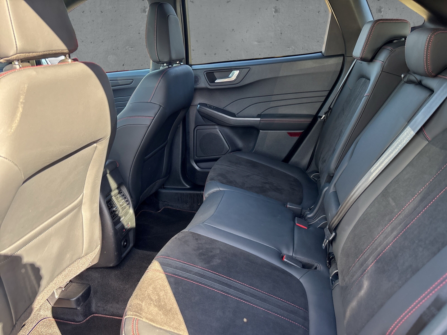 Fahrzeugabbildung Ford Kuga ST-Line X 1.5EcoBoost Auto ST-LineX Matrix-LED AHK AC