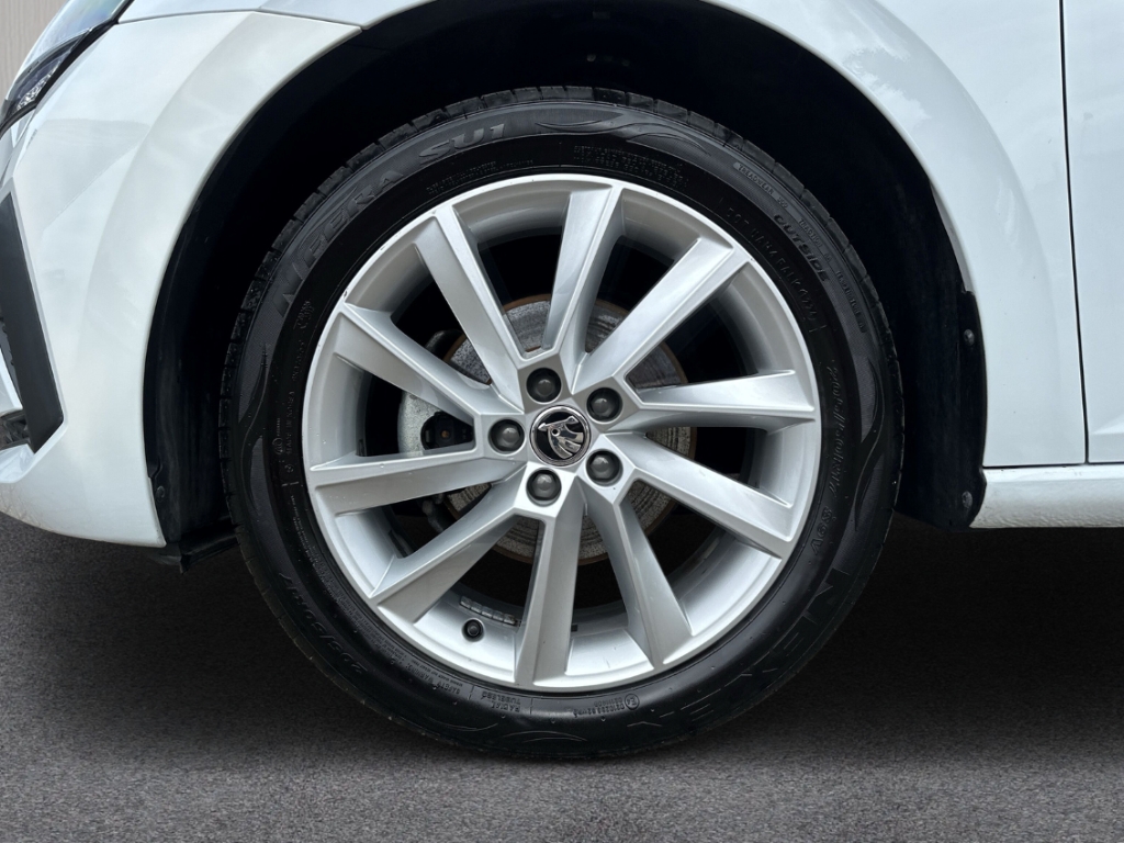 Fahrzeugabbildung SKODA Scala 1.5 TSI DSG Selection LED LM17 Kamera SHZ beh. WSS AppConn.