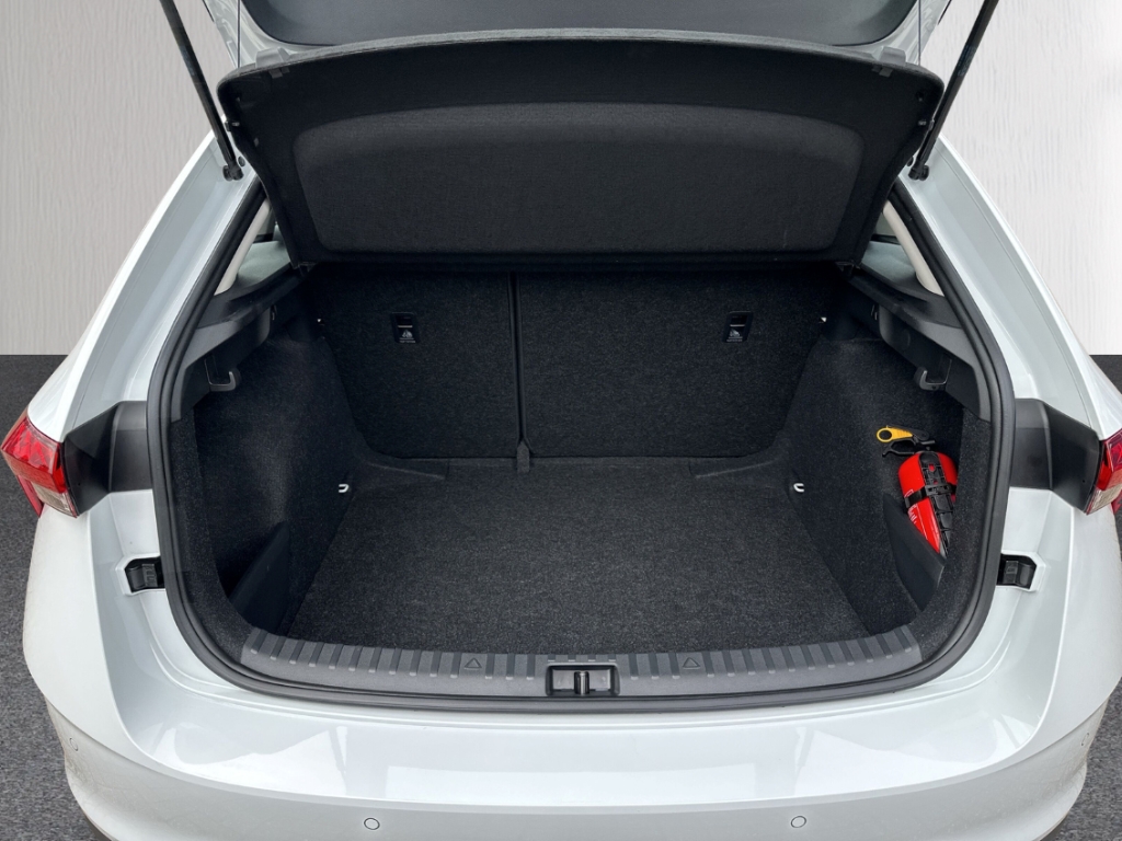 Fahrzeugabbildung SKODA Scala 1.5 TSI DSG Selection LED LM17 Kamera SHZ beh. WSS AppConn.