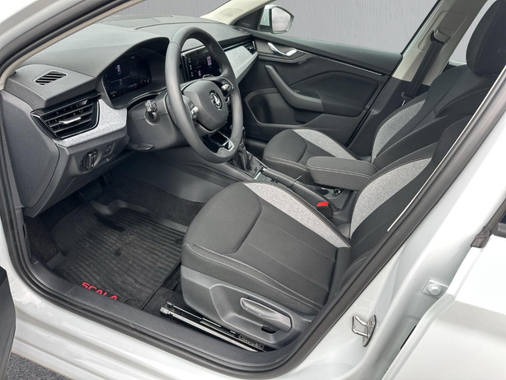 Fahrzeugabbildung SKODA Scala 1.5 TSI DSG Selection LED LM17 Kamera SHZ beh. WSS AppConn.