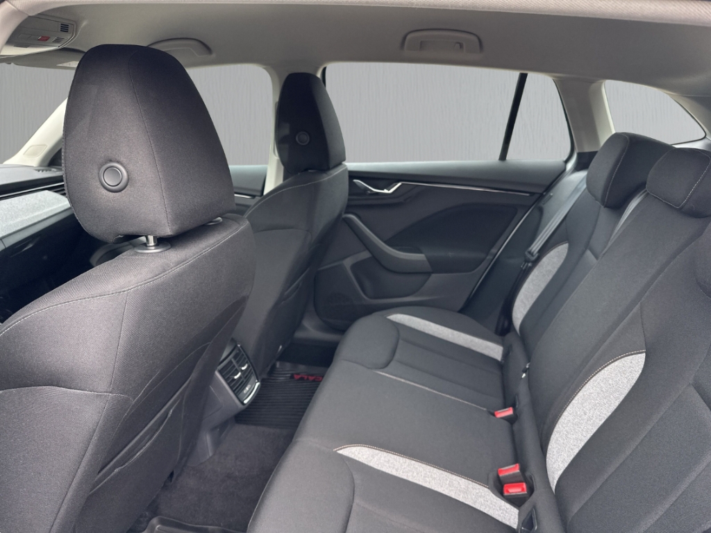 Fahrzeugabbildung SKODA Scala 1.5 TSI DSG Selection LED LM17 Kamera SHZ beh. WSS AppConn.