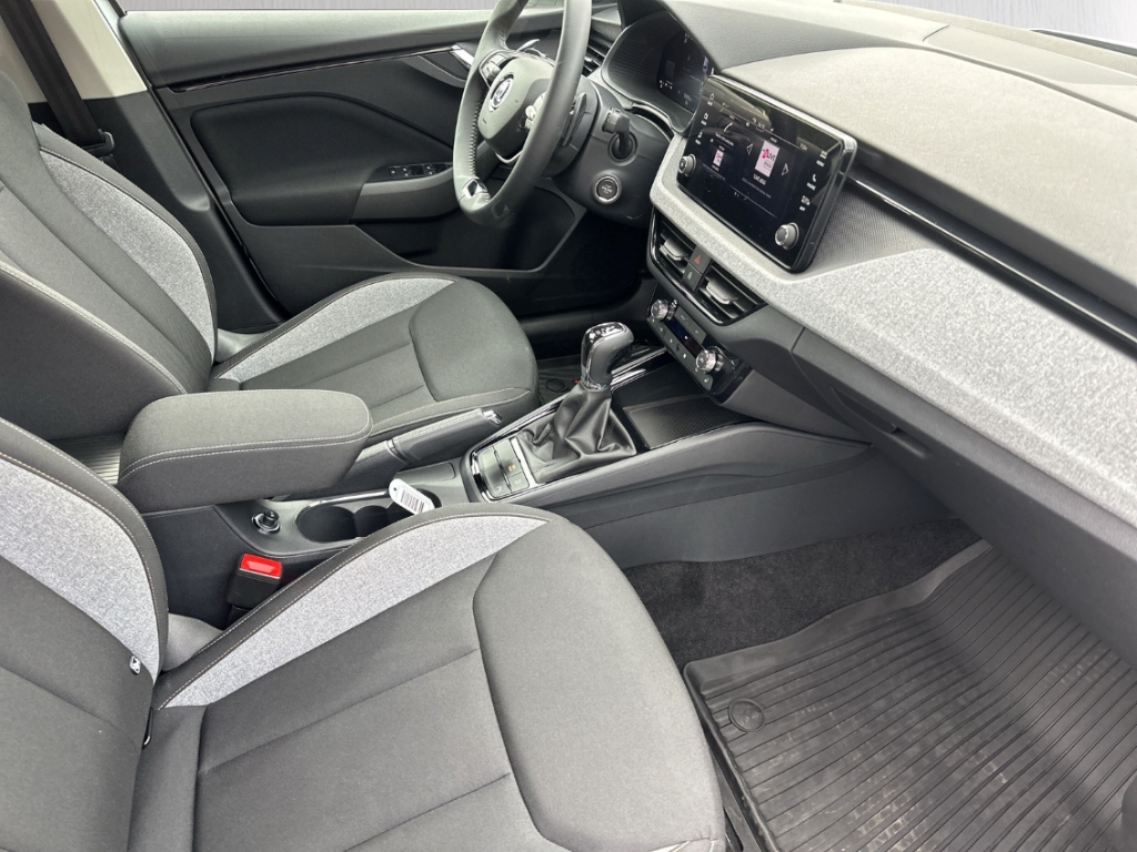 Fahrzeugabbildung SKODA Scala 1.5 TSI DSG Selection LED LM17 Kamera SHZ beh. WSS AppConn.