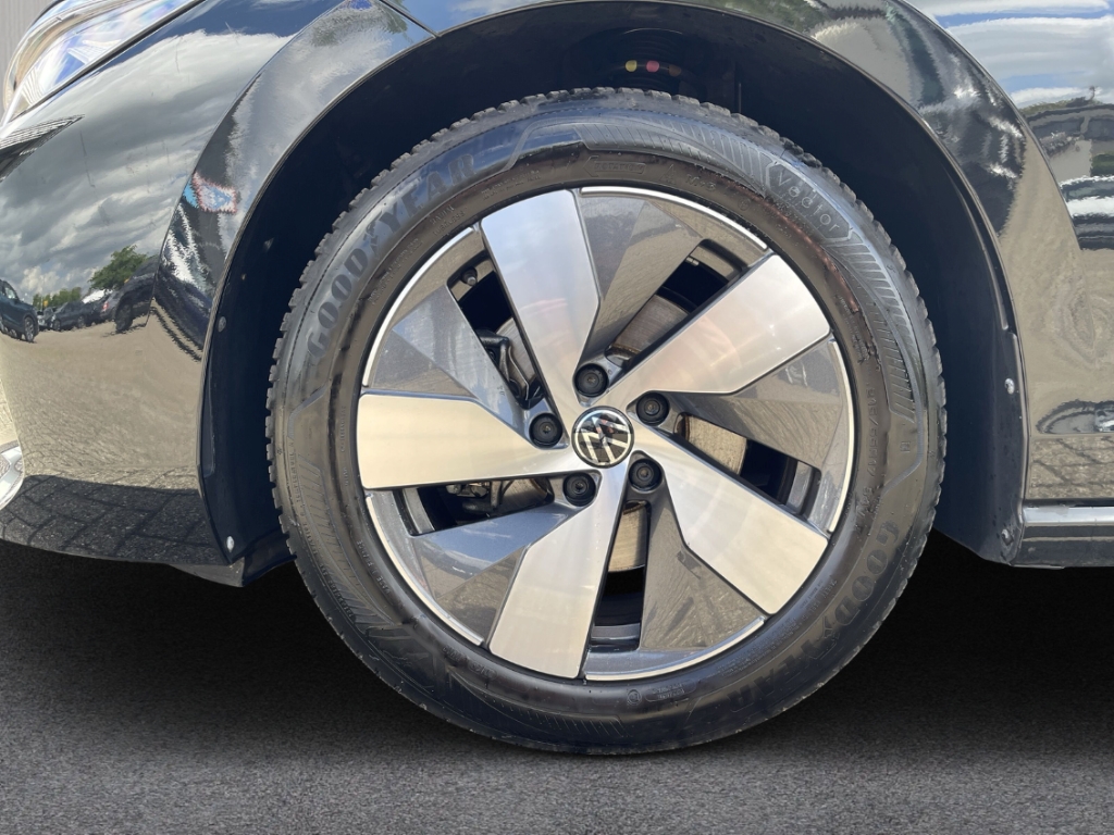 Fahrzeugabbildung Volkswagen Passat Variant 1.5 eTSI ACC LED SHZ GJR App Connect wireless