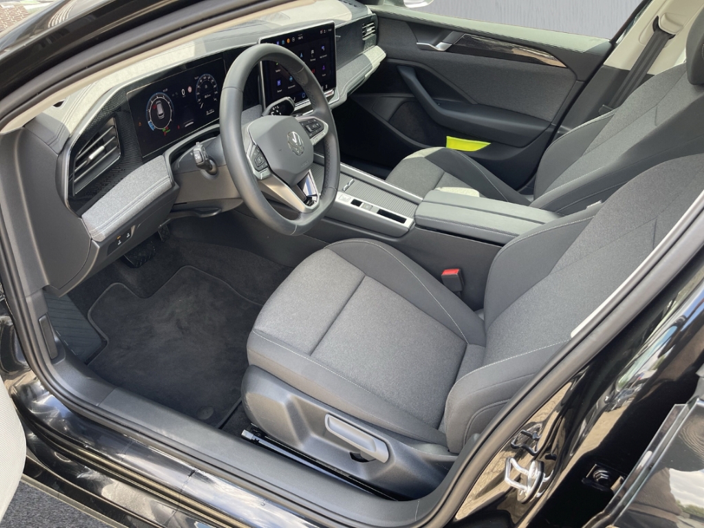 Fahrzeugabbildung Volkswagen Passat Variant 1.5 eTSI ACC LED SHZ GJR App Connect wireless