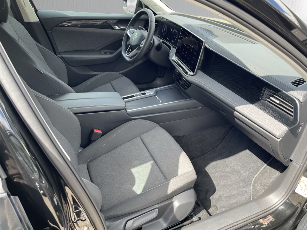 Fahrzeugabbildung Volkswagen Passat Variant 1.5 eTSI ACC LED SHZ GJR App Connect wireless