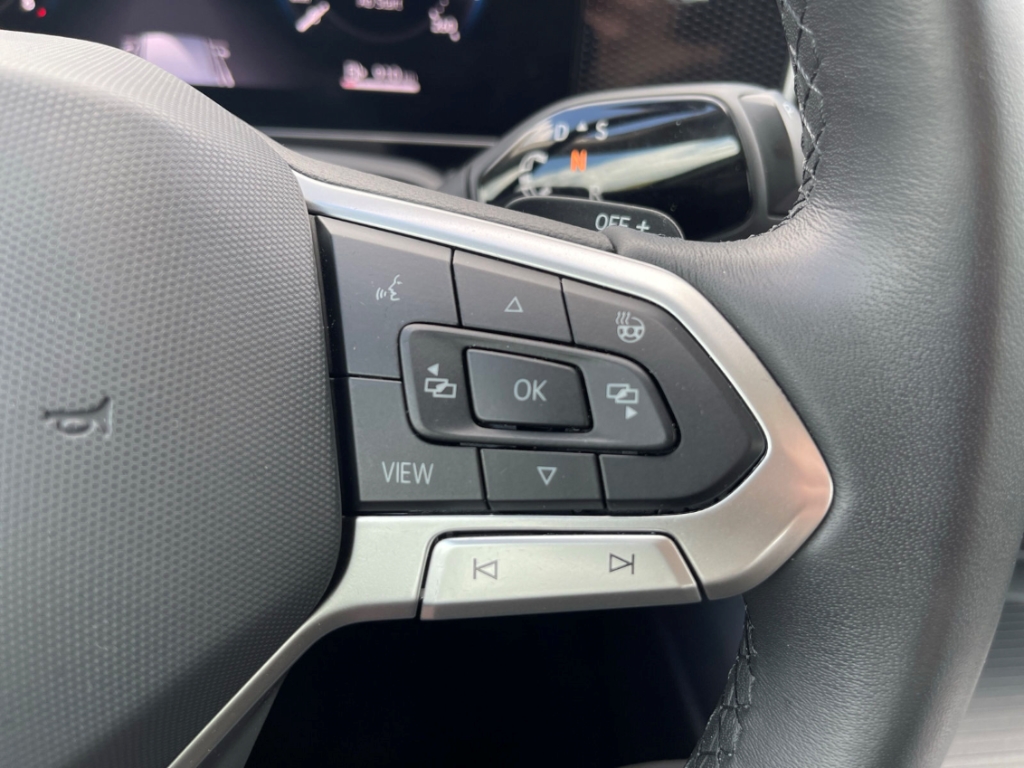 Fahrzeugabbildung Volkswagen Passat Variant 1.5 eTSI ACC LED SHZ GJR App Connect wireless
