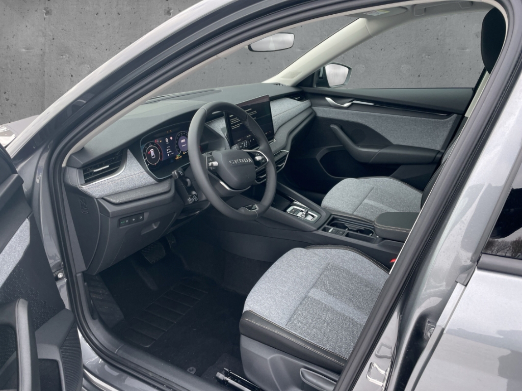 Fahrzeugabbildung SKODA Octavia Combi 2.0 TDI DSG SELECTION Navi AHK SHZ