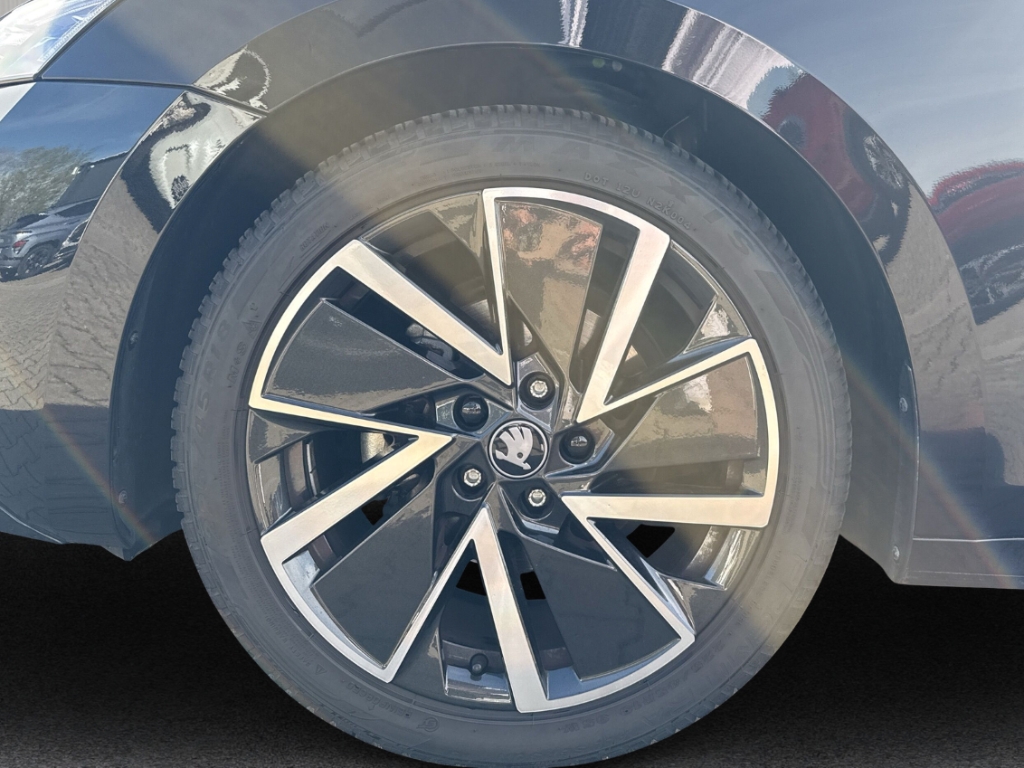Fahrzeugabbildung SKODA Octavia Combi 1.5 eTSI DSG Sportline MatrLED Kam