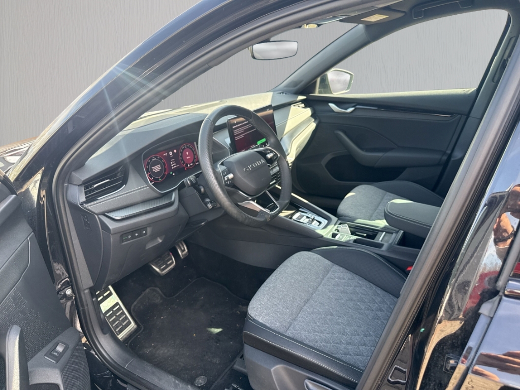Fahrzeugabbildung SKODA Octavia Combi 1.5 eTSI DSG Sportline MatrLED Kam