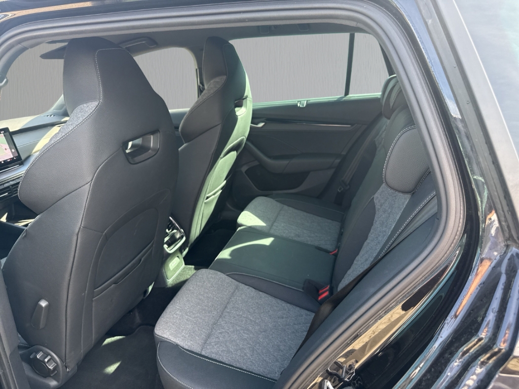 Fahrzeugabbildung SKODA Octavia Combi 1.5 eTSI DSG Sportline MatrLED Kam