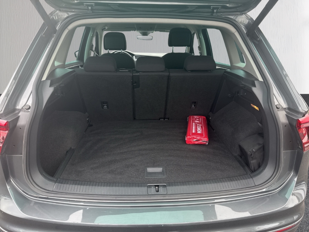 Fahrzeugabbildung Volkswagen Tiguan 1.5 TSI Highline ACC SHZ Temp LHZ PDCv+h