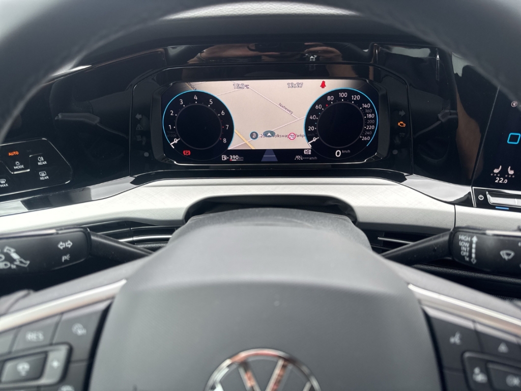 Fahrzeugabbildung Volkswagen Golf Variant Life ACC SHZ LHZ RKam Navi LED digCP