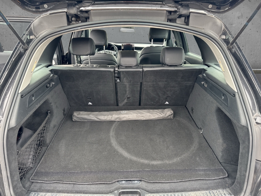 Fahrzeugabbildung Mercedes-Benz GLC 250 4Matic PDC SHZ LED Temp Klima Keyless