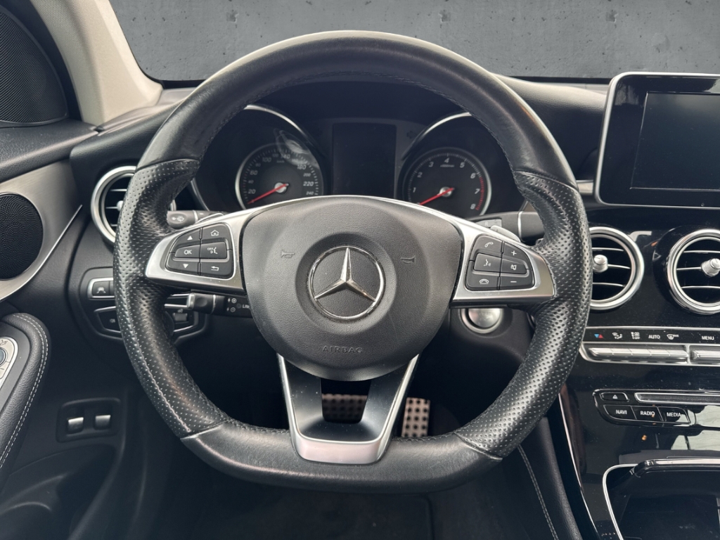 Fahrzeugabbildung Mercedes-Benz GLC 250 4Matic PDC SHZ LED Temp Klima Keyless