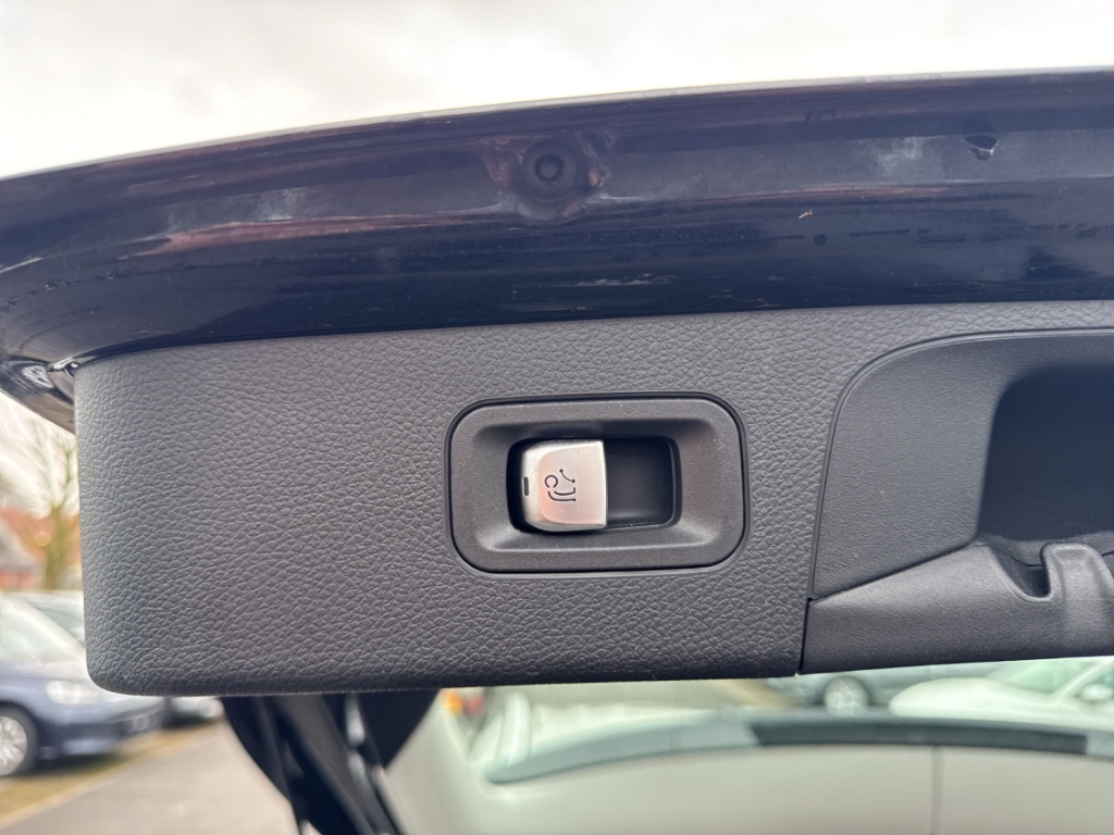 Fahrzeugabbildung Mercedes-Benz GLC 250 4Matic PDC SHZ LED Temp Klima Keyless
