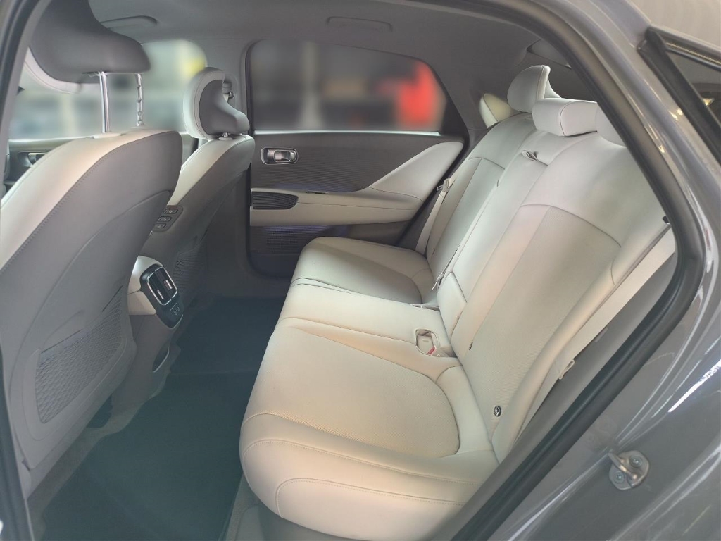 Fahrzeugabbildung Hyundai IONIQ 6 4WD 77,4kWh UNIQ Digi-Spiegel 20LM HUD Navi Digitales Cockpit Memory Sitze