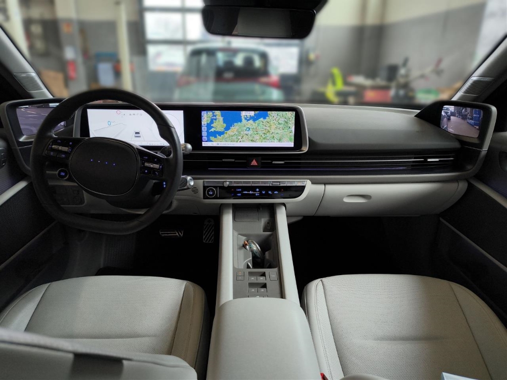 Fahrzeugabbildung Hyundai IONIQ 6 4WD 77,4kWh UNIQ Digi-Spiegel 20LM HUD Navi Digitales Cockpit Memory Sitze