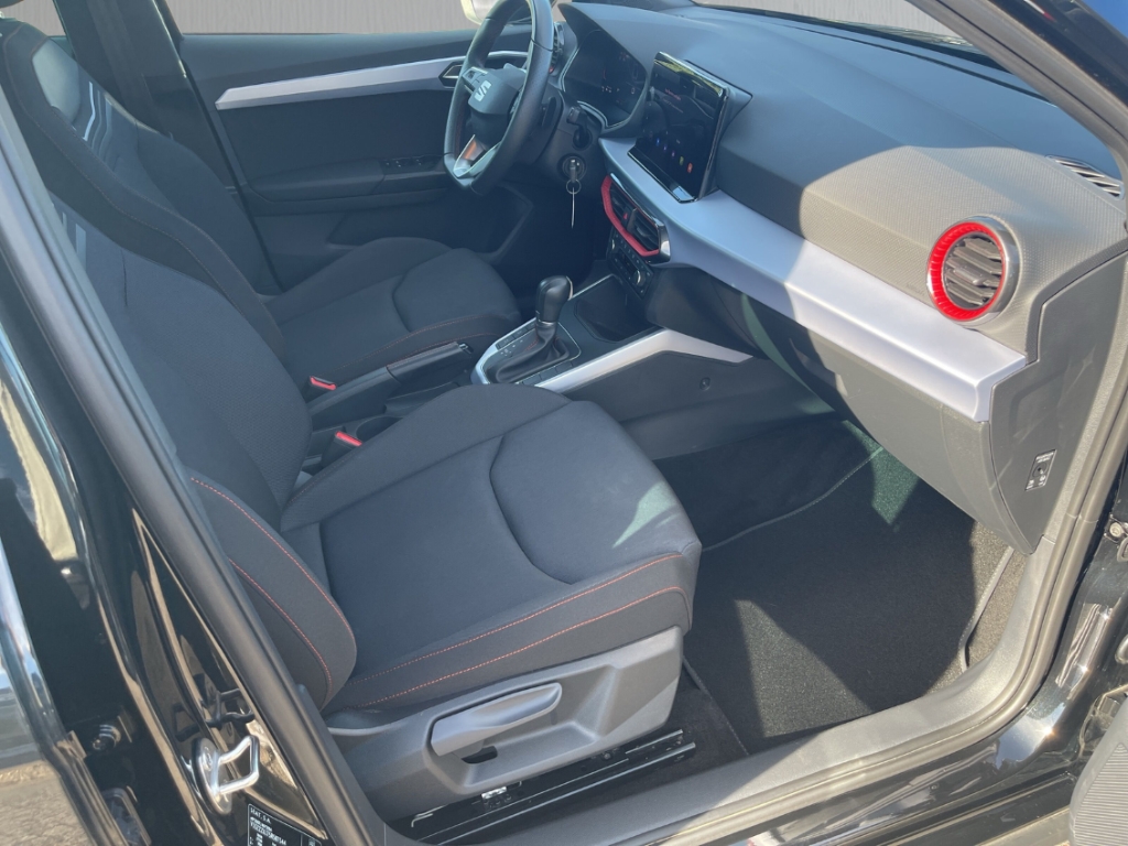 Fahrzeugabbildung SEAT Arona 1.0 TSI DSG FR ACC LED SHZ Navi PDC GJR