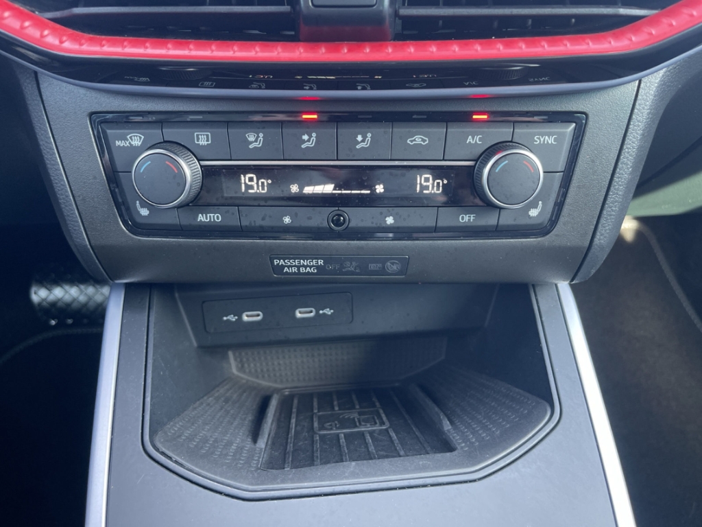 Fahrzeugabbildung SEAT Arona 1.0 TSI DSG FR ACC LED SHZ Navi PDC GJR