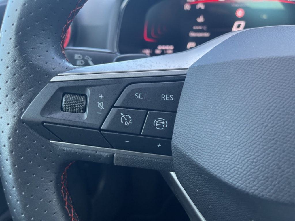 Fahrzeugabbildung SEAT Arona 1.0 TSI DSG FR ACC LED SHZ Navi PDC GJR