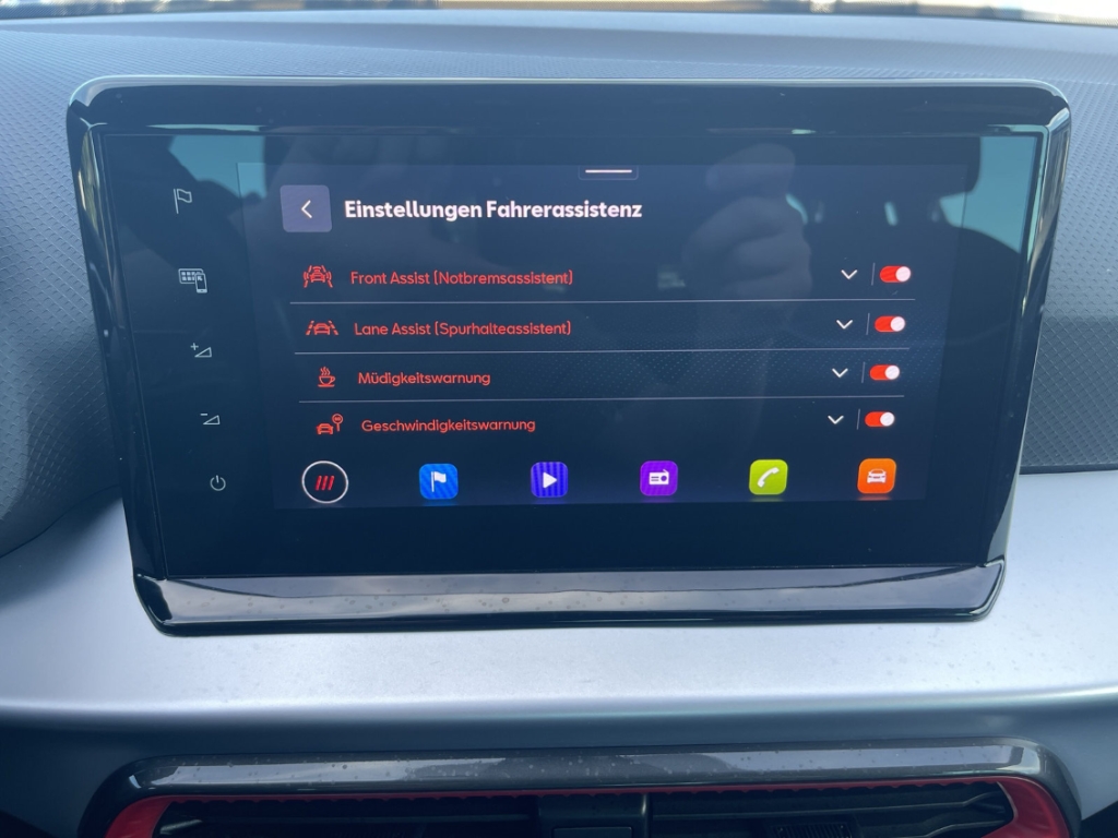 Fahrzeugabbildung SEAT Arona 1.0 TSI DSG FR ACC LED SHZ Navi PDC GJR