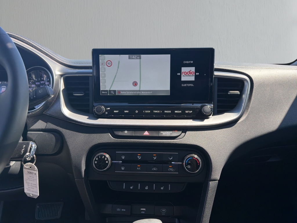 Fahrzeugabbildung Kia Cee'd 1.5 T-GDI DCT Klima R-Kamera SHZ Navi beh.Lenkrad