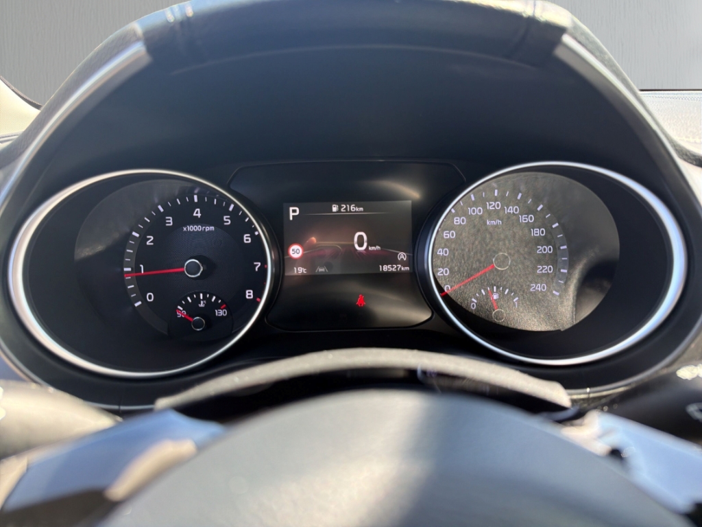 Fahrzeugabbildung Kia Cee'd 1.5 T-GDI DCT Klima R-Kamera SHZ Navi beh.Lenkrad