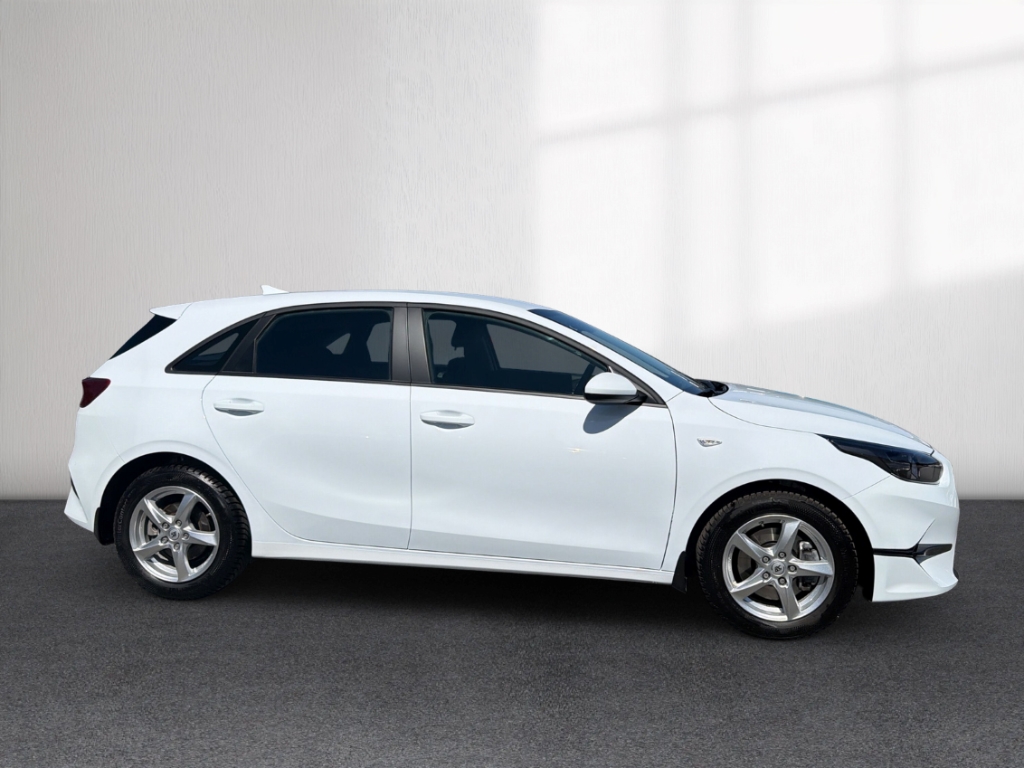 Fahrzeugabbildung Kia Cee'd 1.5 T-GDI DCT Klima R-Kamera SHZ Navi beh.Lenkrad