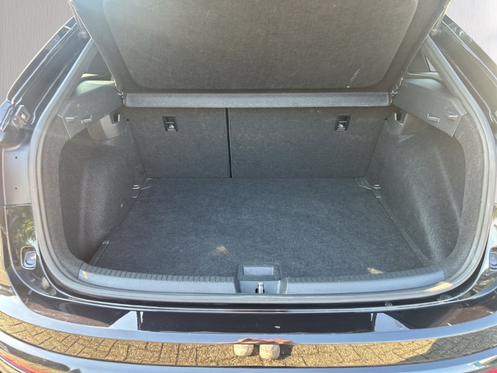 Fahrzeugabbildung Volkswagen Taigo 1.0 TSI R-Line Pano IQ.Light VirtCo ACC PDC