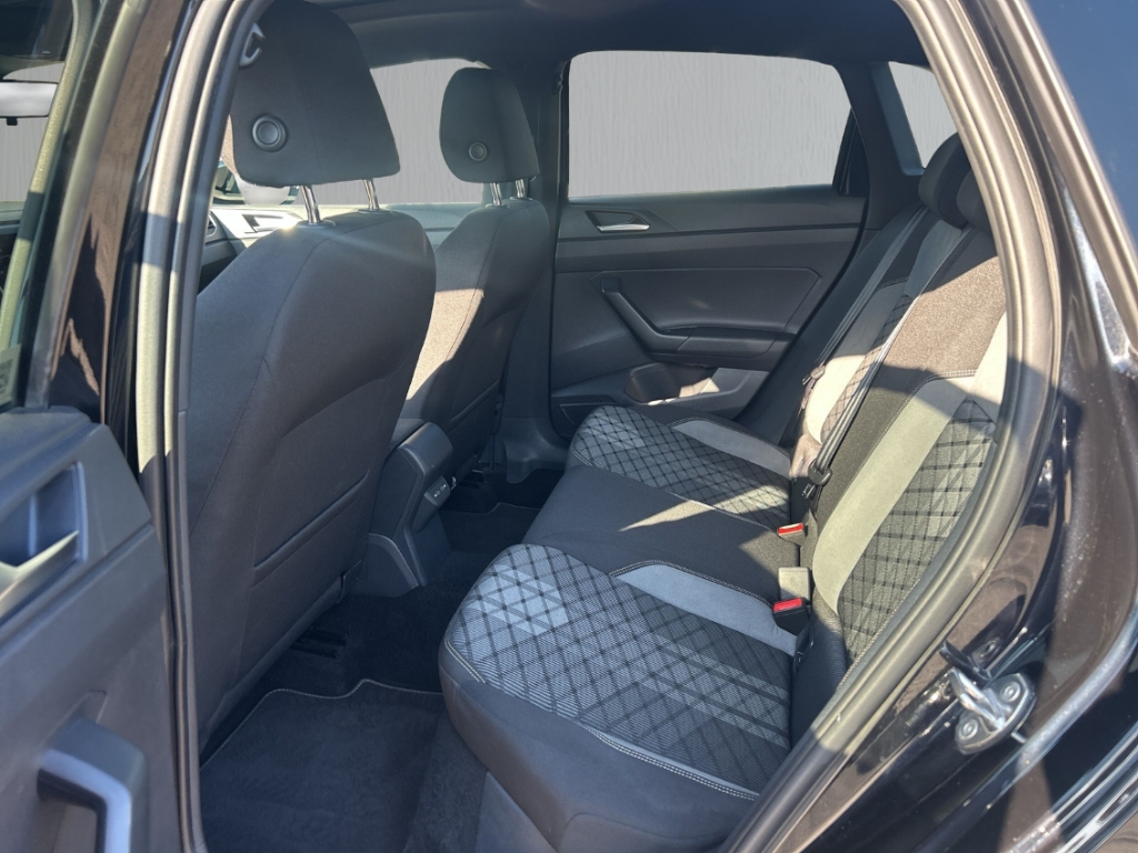 Fahrzeugabbildung Volkswagen Taigo 1.0 TSI R-Line Pano IQ.Light VirtCo ACC PDC