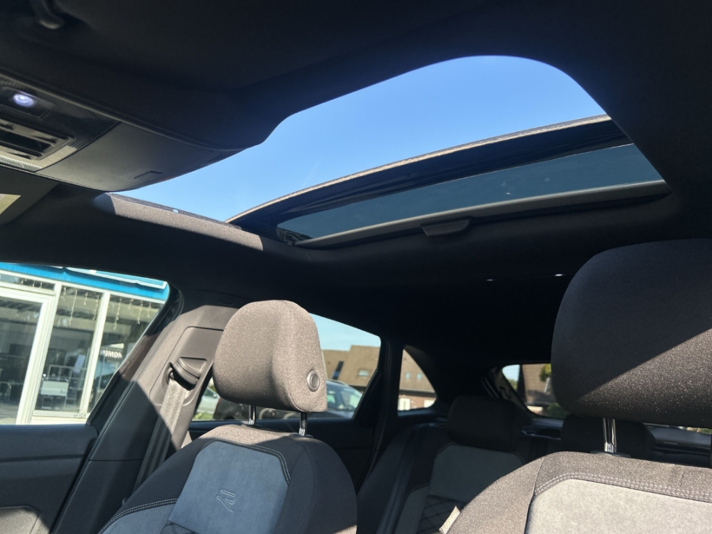 Fahrzeugabbildung Volkswagen Taigo 1.0 TSI R-Line Pano IQ.Light VirtCo ACC PDC