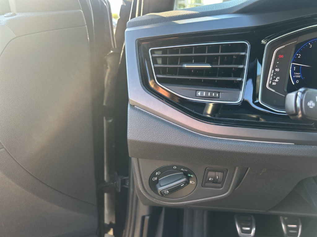 Fahrzeugabbildung Volkswagen Taigo 1.0 TSI R-Line Pano IQ.Light VirtCo ACC PDC