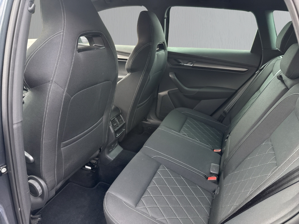 Fahrzeugabbildung SKODA Karoq 1.5 TSI Sportline DSG Apple CarPlay Temp