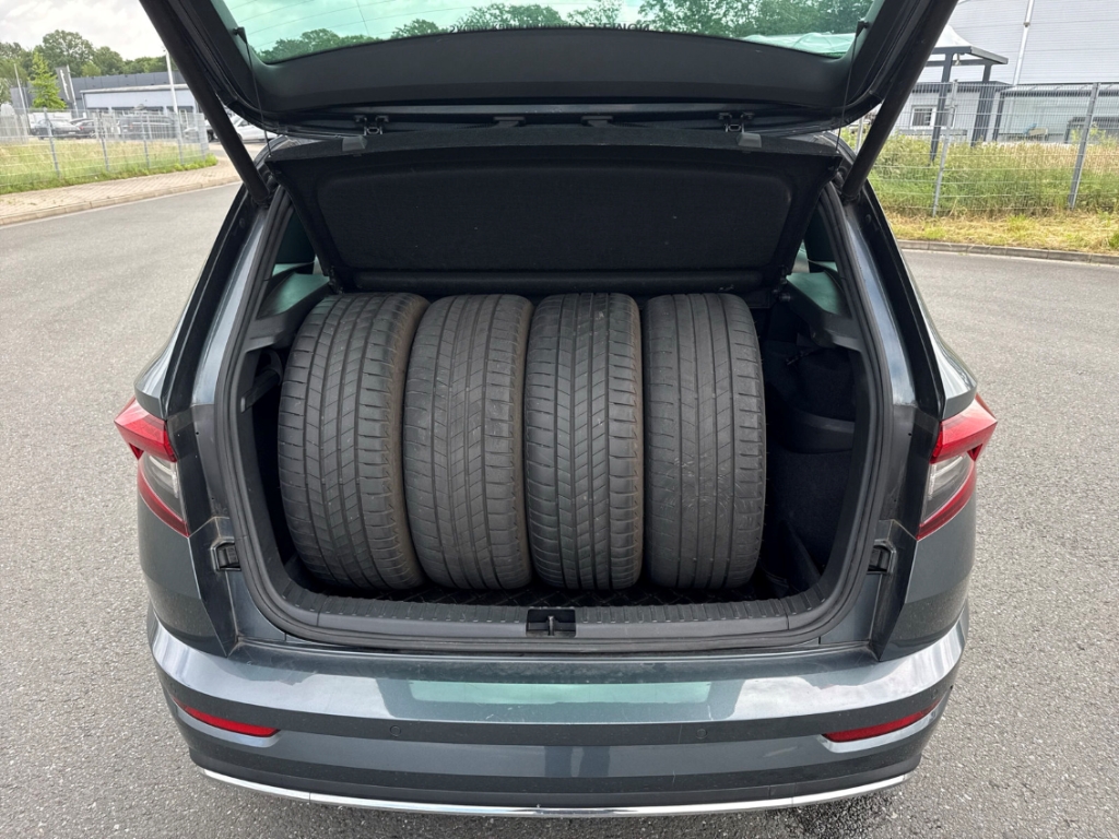 Fahrzeugabbildung SKODA Karoq 1.5 TSI Sportline DSG Apple CarPlay Temp