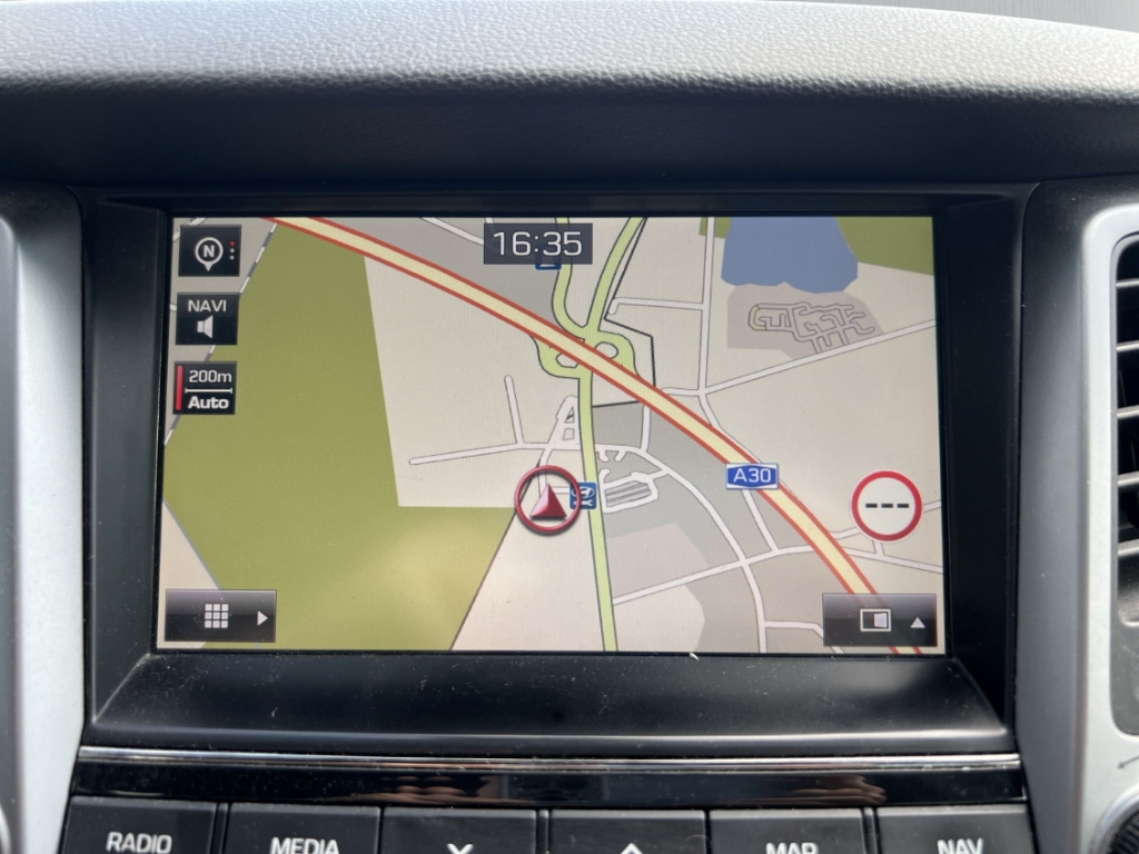 Fahrzeugabbildung Hyundai TUCSON 2.0 CRDi 4WD R-Kam SHZ LHZ Pano LED Leder