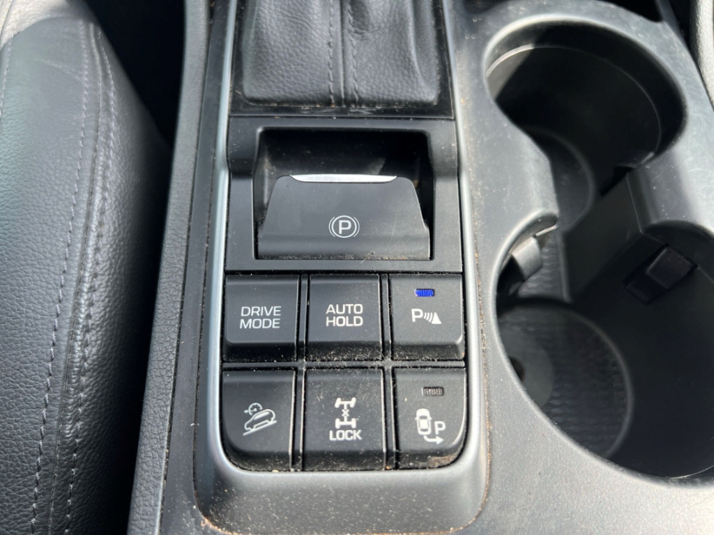 Fahrzeugabbildung Hyundai TUCSON 2.0 CRDi 4WD R-Kam SHZ LHZ Pano LED Leder