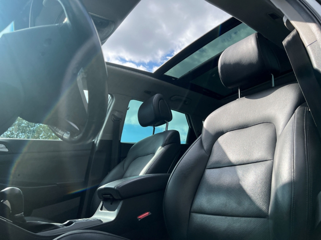 Fahrzeugabbildung Hyundai TUCSON 2.0 CRDi 4WD R-Kam SHZ LHZ Pano LED Leder