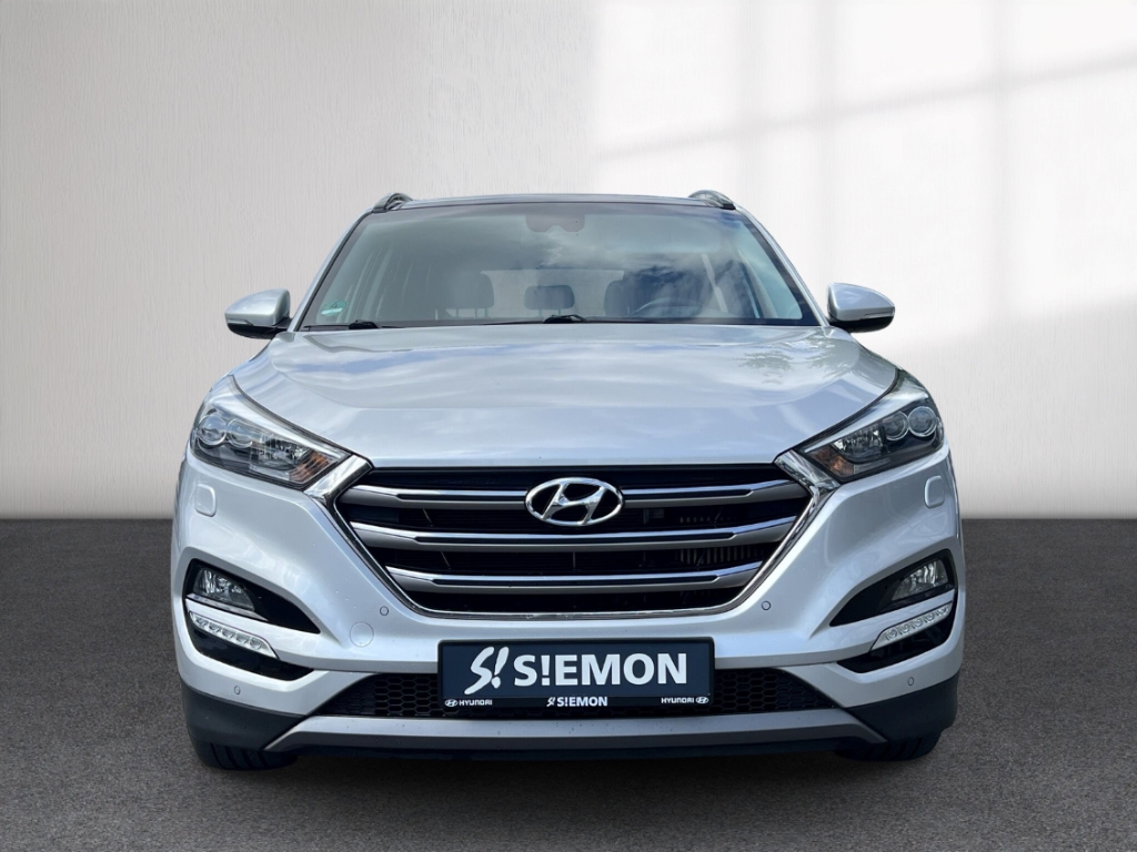 Fahrzeugabbildung Hyundai TUCSON 2.0 CRDi 4WD R-Kam SHZ LHZ Pano LED Leder